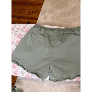 Vineyard Vines Sage Green Smocked Waist Frayed Hem Shorts XL